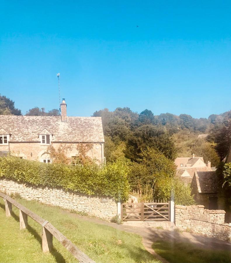 The Old Post Office Studio Apartment In A Beautiful Cotswold Village Cirencester Exterior foto