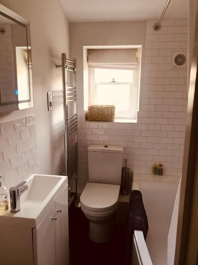 The Old Post Office Studio Apartment In A Beautiful Cotswold Village Cirencester Exterior foto